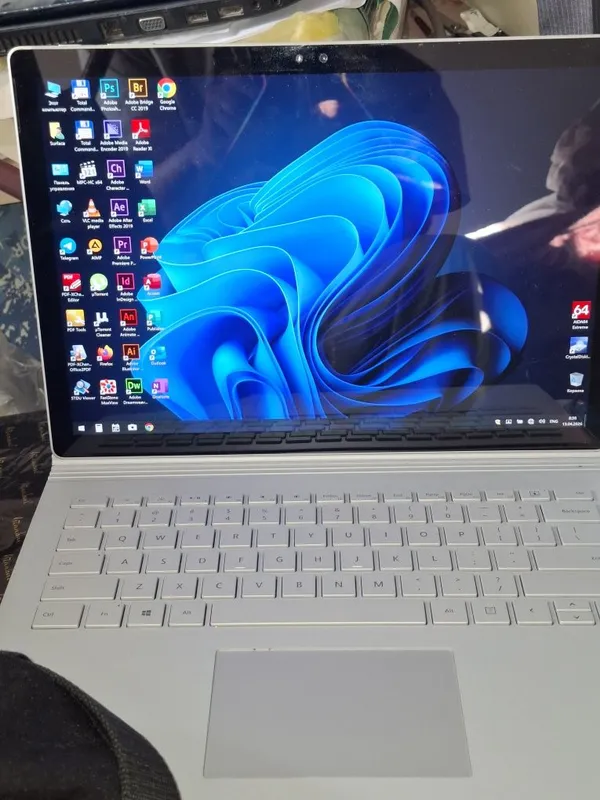 Mashhur Microsoft Surface brendidan noutbuk sotaman 1 Mashhur Microsoft Surface brendidan noutbuk sotaman 1