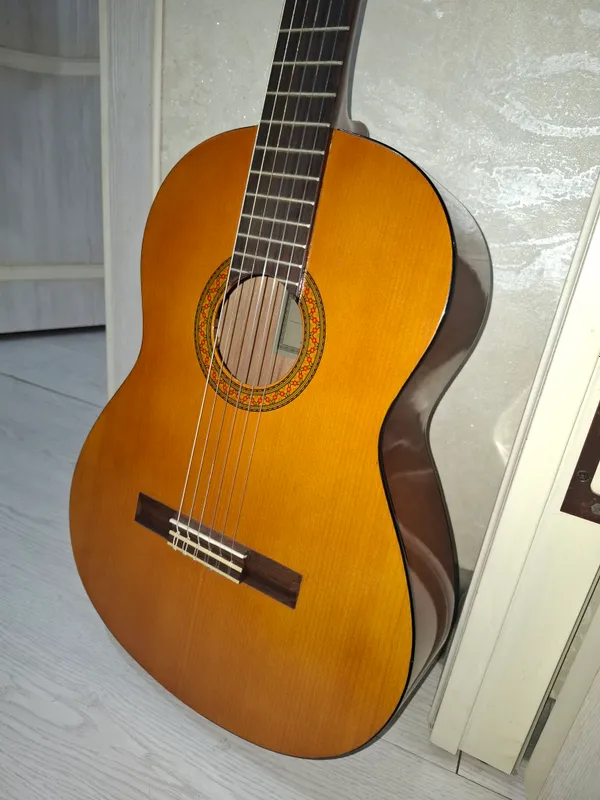 Гитара Yamaha c40 с чехлом и обуч. книгами