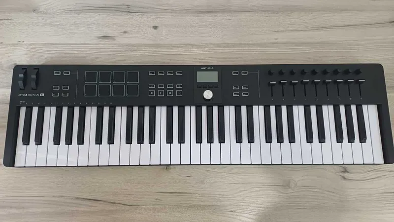 MIDI-клавиатура Arturia KeyLab Essential 61 mk3 USB-TIPE-C — фото 3