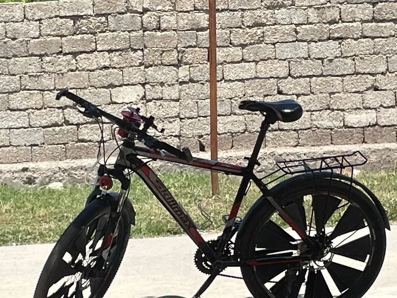 Sotiladi 26 razmer narxini kelishamiz 1