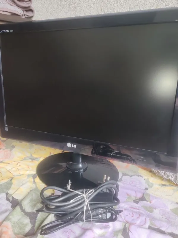 LG flatron E2240 monitor 1