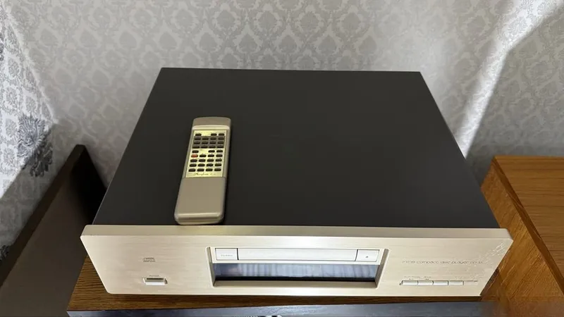 CD pleer va Accuphase dp-55 DAC 4 CD pleer va Accuphase dp-55 DAC 4