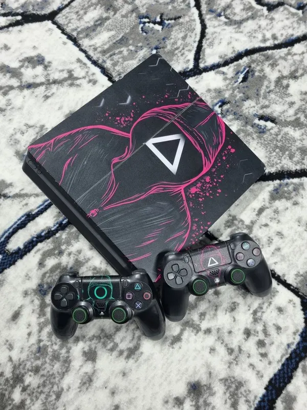 PlayStation4 slim 500gb 2 jostik