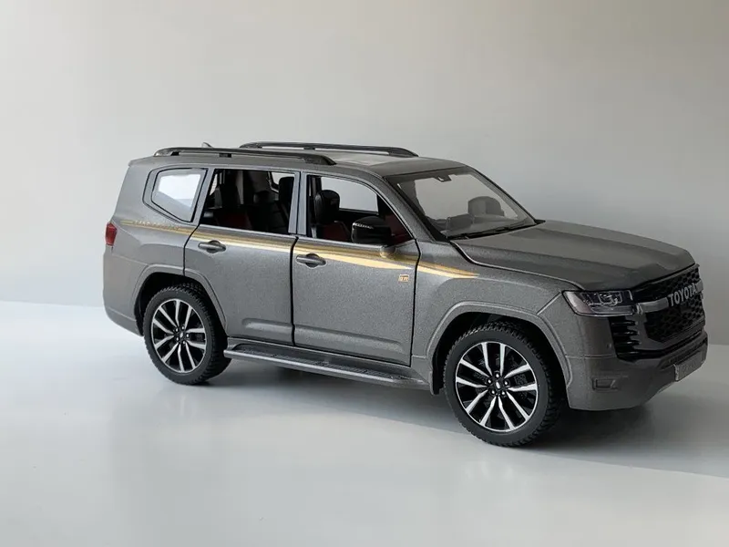 Modelka Toyota Land Cruiser 300 GR Sport 1:24 2