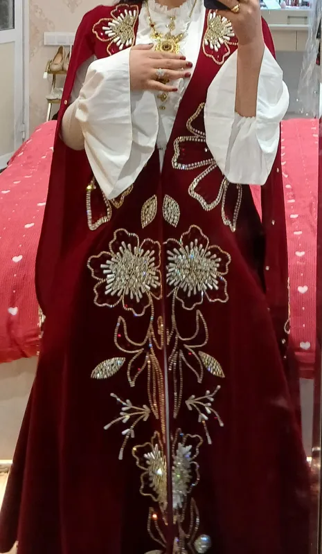 недавно купленное платье, надетое один раз на свадьбу 2
