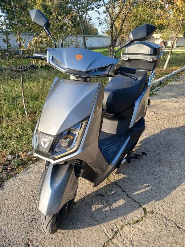 Skuter sotiladi Yadea T5
