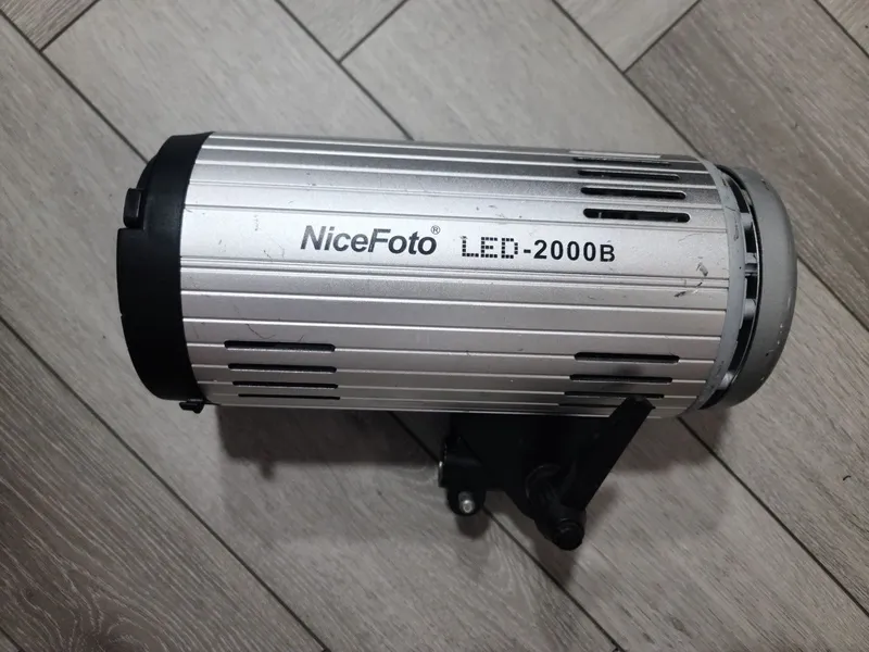 Осветительный прибор. NiceFoto led 2000B. Б/у , рабочий.