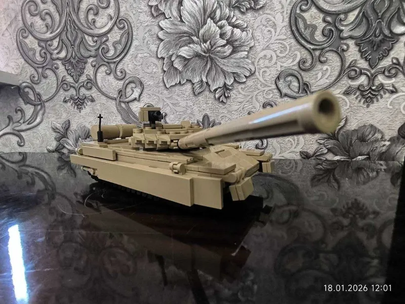 Собранный Лего танк Т-72 6