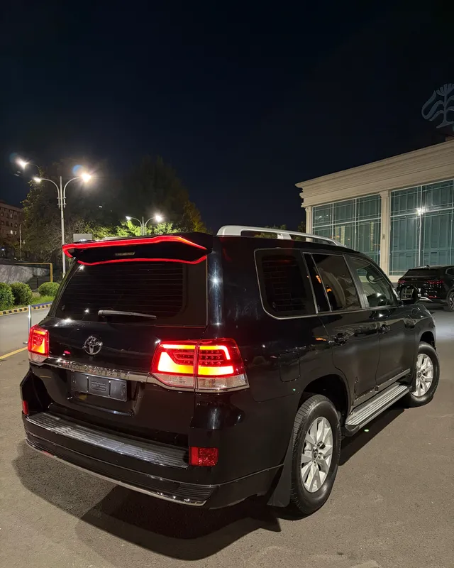 Toyota Land Cruiser 200 5 Toyota Land Cruiser 200 5