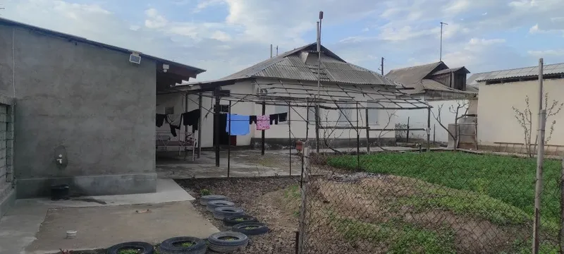 Уй сотилади, Достобод шахрида — фото 1