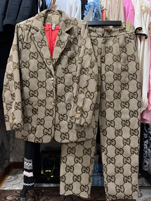 Gucci кастюм шим — фото 1