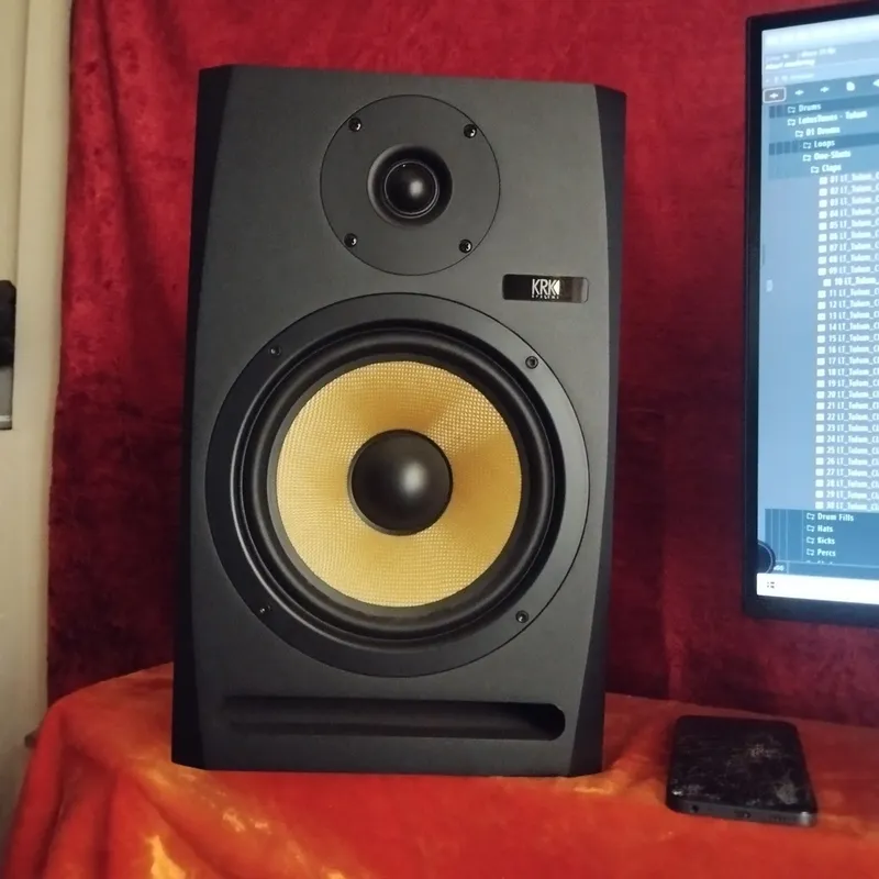 Студинний Монитор KRK-8 сотилади холати янги