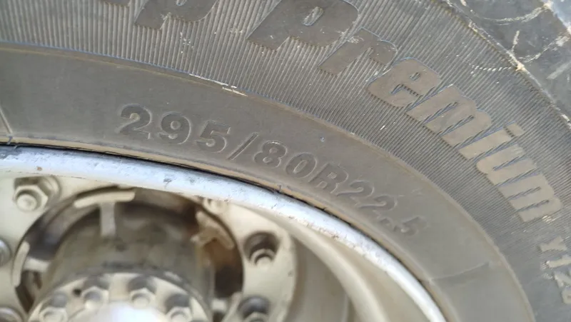 Балон б/у Камаз 295/80/22,5 4 Балон б/у Камаз 295/80/22,5 4