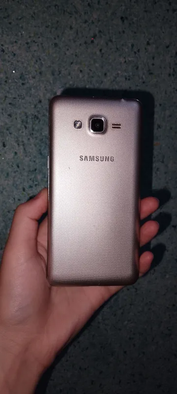 Samsung galaxy J2 prime: (zapchast uchun)