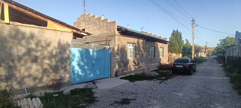 Uy sotiladi 12 sotik bolib xam sotiladi 8 Uy sotiladi 12 sotik bolib xam sotiladi 8