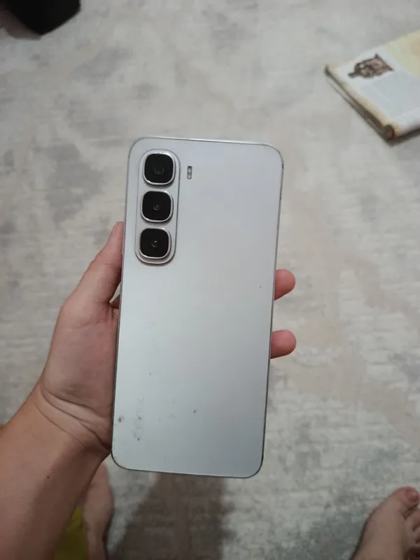 Infinix HOT 60i 128 белый 1 Infinix HOT 60i 128 белый 1