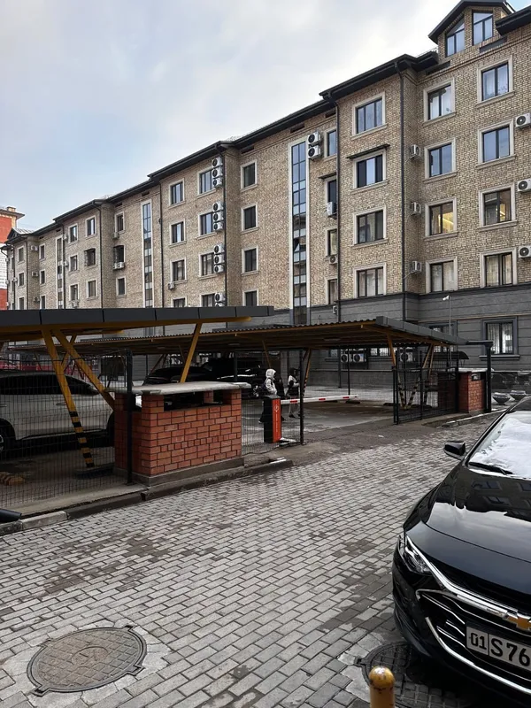 Продаётся просторная 5-комнатная квартира в Габус рядом с Алайским рынком 4