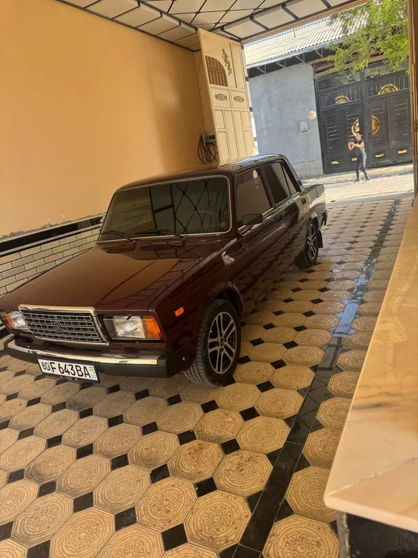 Vaz 2107 sotiladi