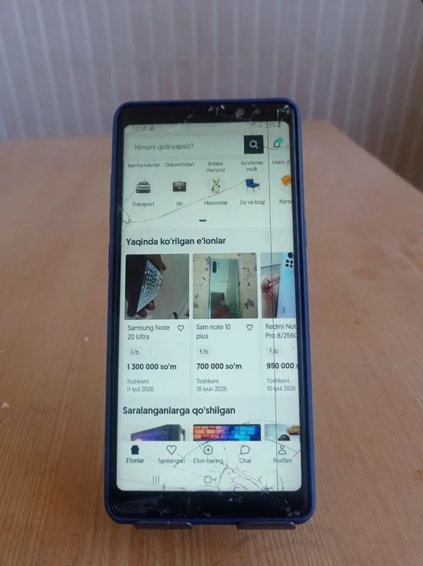 Samsung Not 8 narmalni telefon sensir singan ozgina ekranga ham otgan 1 Samsung Not 8 narmalni telefon sensir singan ozgina ekranga ham otgan 1