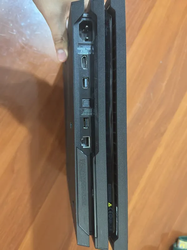 PlayStation 4 Pro 1TB 3