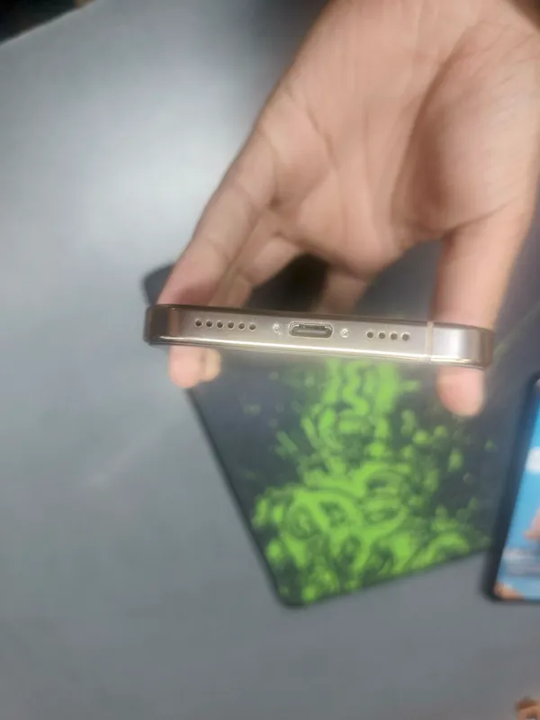 iPhone 16 pro max nusxa 4