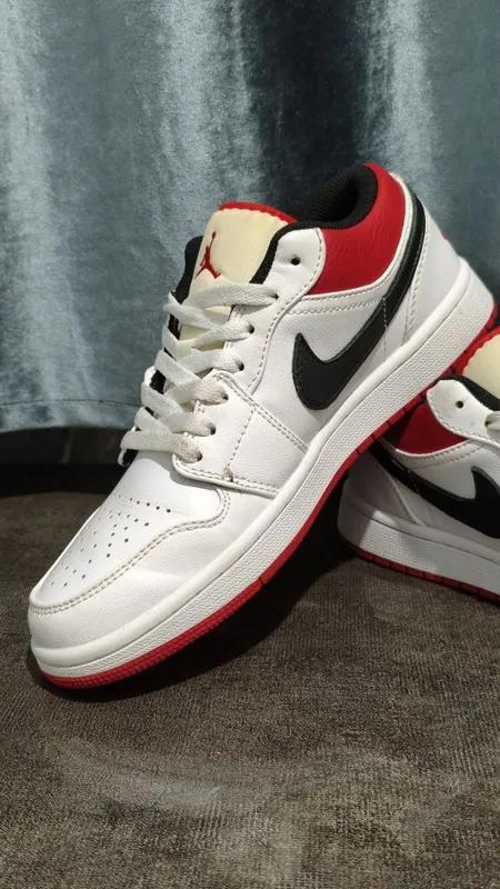 Оригинальные кроссовки Nike Air Jordan 1 — фото 4
