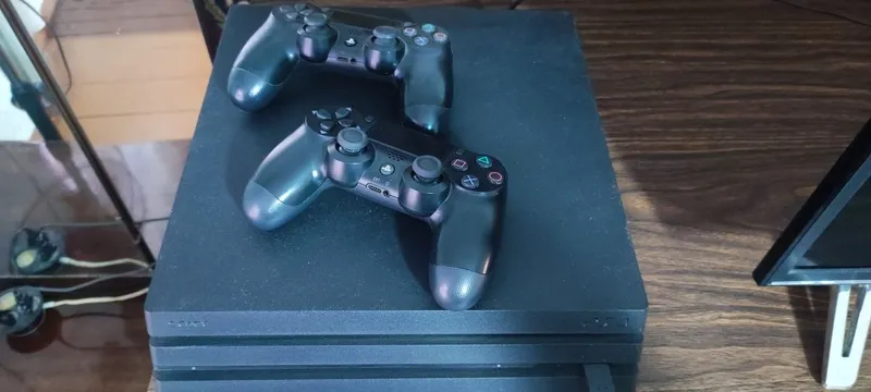 Продается PlayStation 4 PRO — фото 1