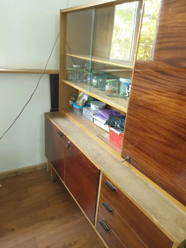 Сервант советский,крепкий,из дерева — фото 2