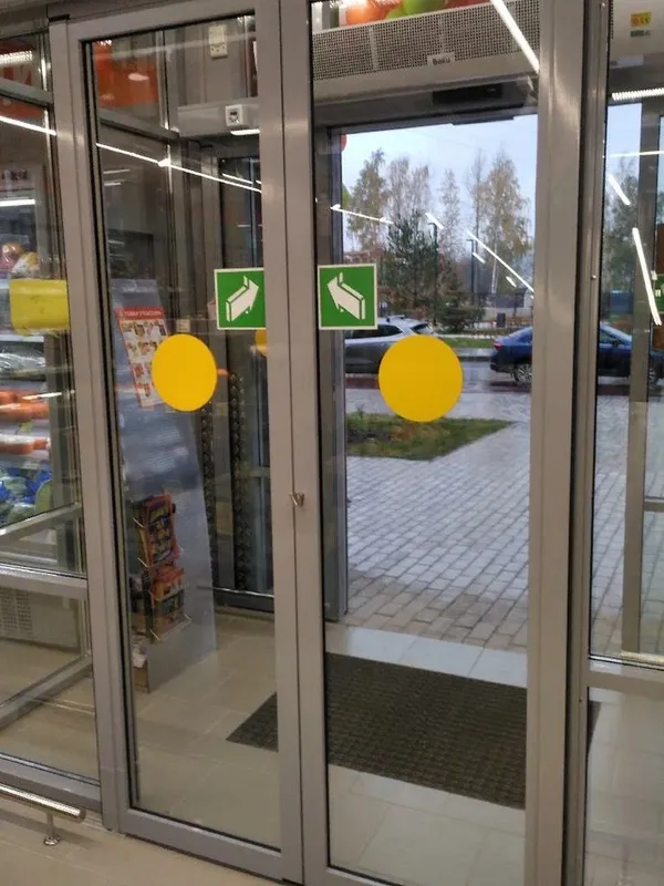 Желтый круг для слабовидящих. 1 Желтый круг для слабовидящих. 1