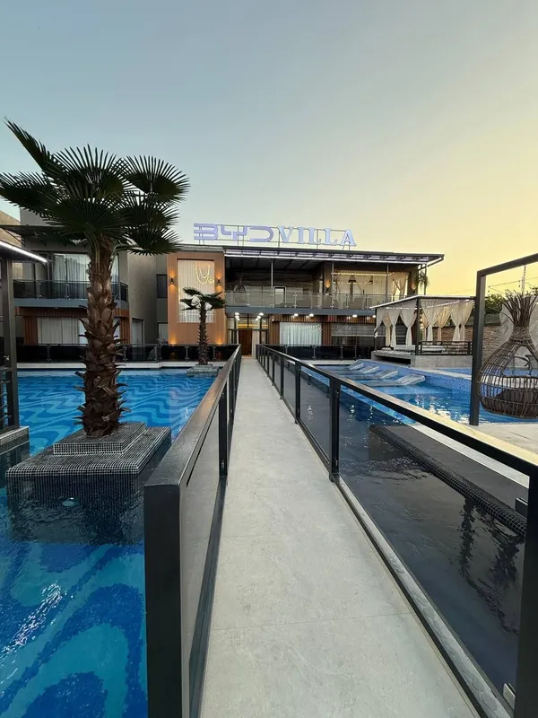 Большая дача на 30+ персоны! «BYD VILLA» бассейн 370 м² Большая дача на 30+ персоны! «BYD VILLA» бассейн 370 м²