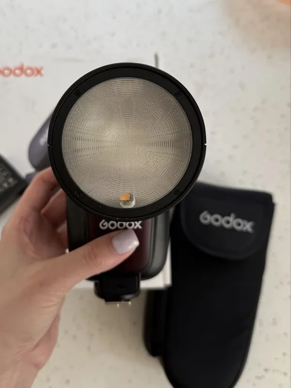 Вспышка Godox V1 Pro C 3