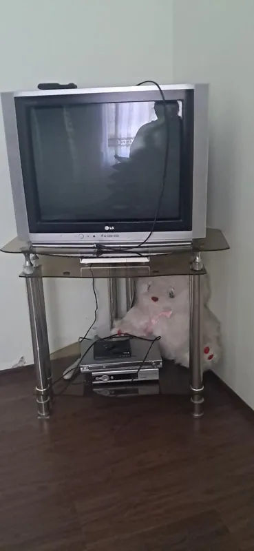 LG televizor, 3ta tunel,pult ishlaydi,antenasi bor