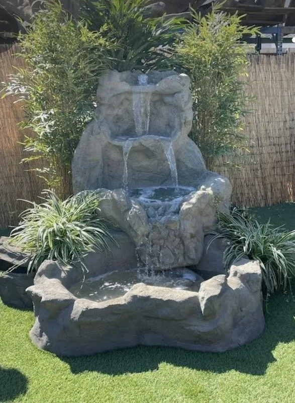Водопад из искуственный камнями 1