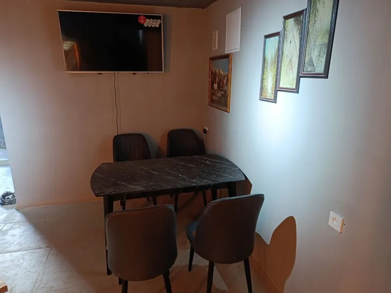 Стол и стулья для кухни