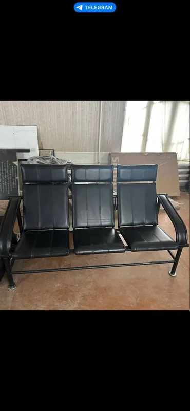 Продаю ожидающий кресло для салона