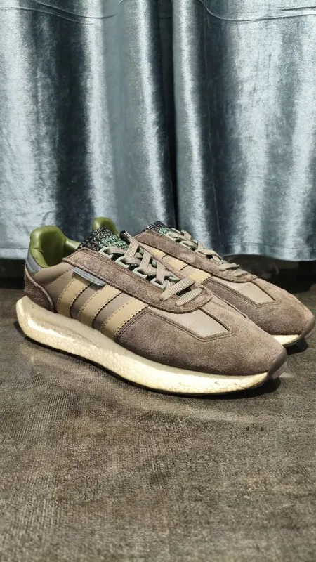 Оригинальные кроссовки Adidas — фото 1