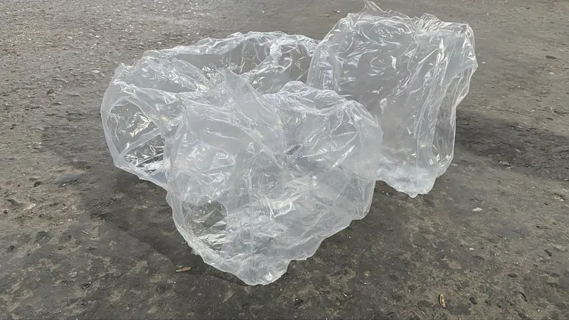 Salafan peket olamiz (suv bloki) narxi kelishilgan holda. — фото 1