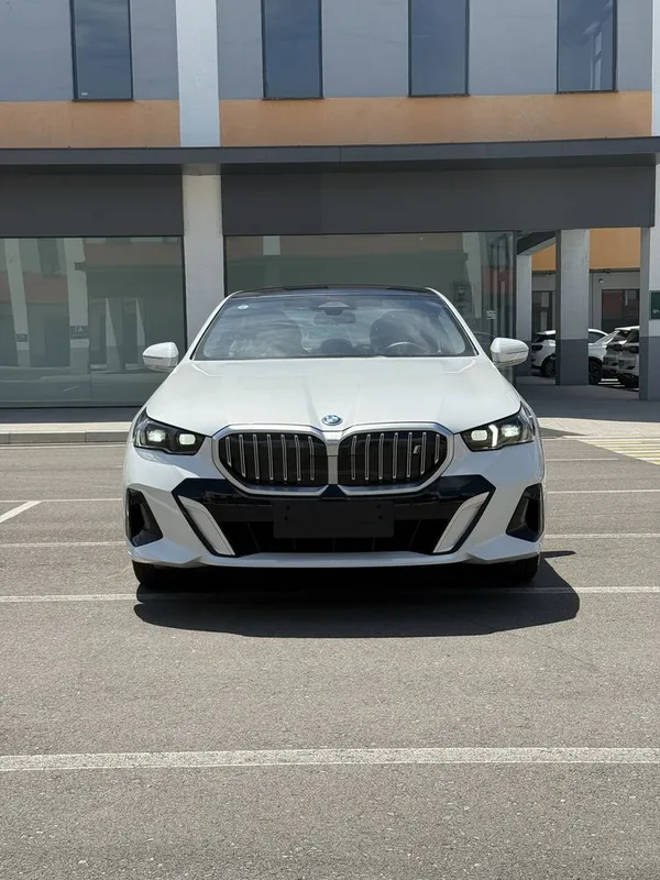 Bmw i5 35L 2024-Yil 15.700 yurgan +dop option 360kamera Harman Kardon 1 Bmw i5 35L 2024-Yil 15.700 yurgan +dop option 360kamera Harman Kardon 1