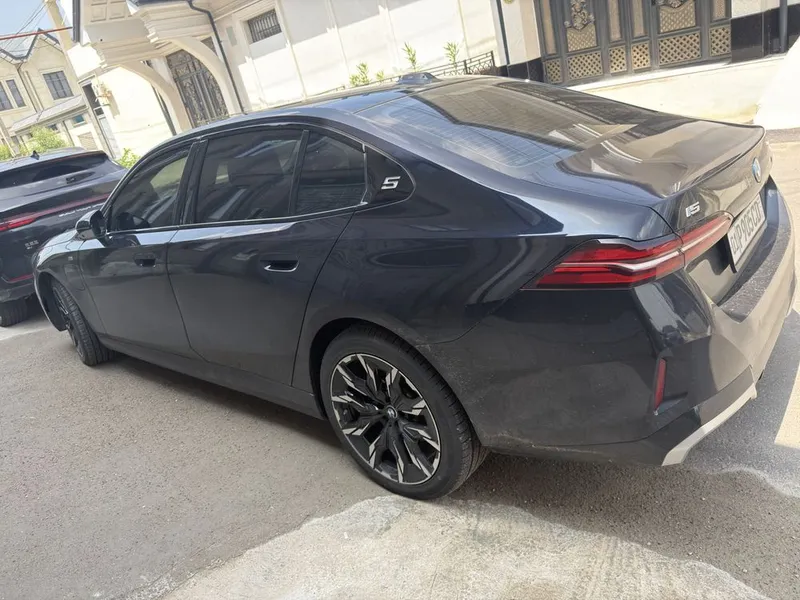 BMW i5 40L M-Sport 2025 yil — фото 3