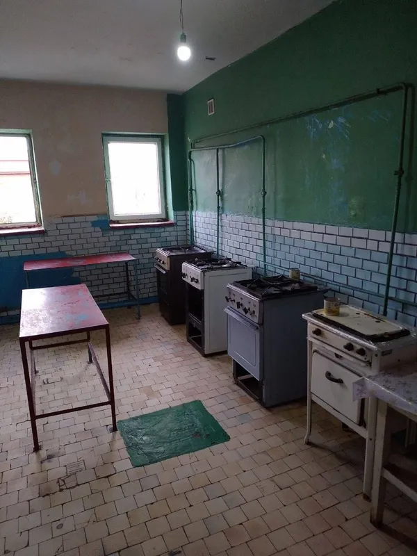 Yotoqxonada shaxsiy sanuzelli xona sotiladi, 18 m² 1