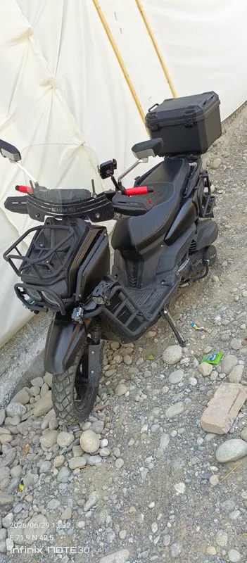 Skuter 800 $ hammayogi joyida holati ideal kaska bor