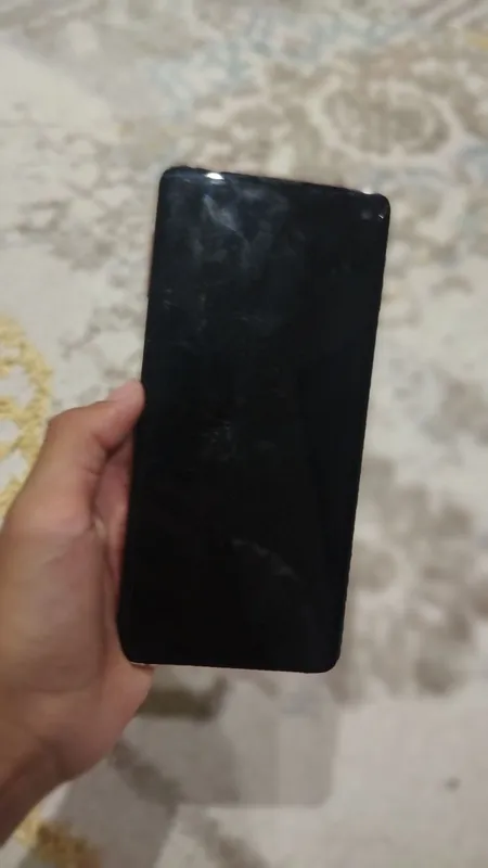 galaxay s10 xotira 128 gb ekran faqat singan — фото 1