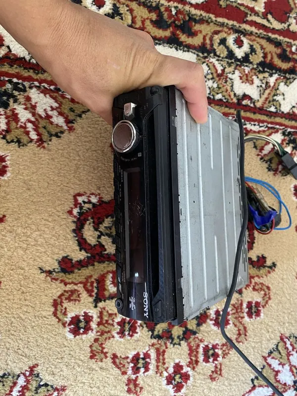 Magnitofon sotiladi SONY 2 Magnitofon sotiladi SONY 2