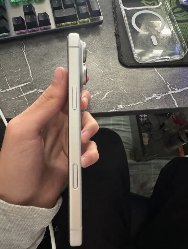 iPhone 17 Pro в корпусе 14 Pro 4 iPhone 17 Pro в корпусе 14 Pro 4