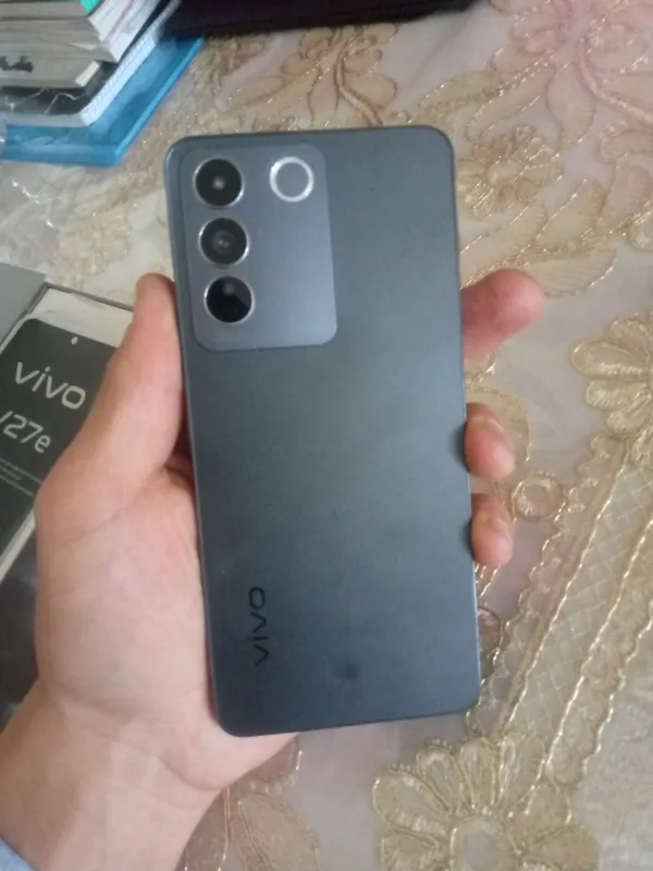 VIVO V 27 E. hamma joyiga javob faqat ekran singan — фото 1