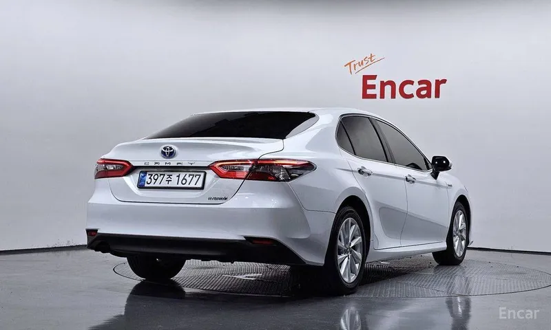 Toyota Camry 2.5 LE Hybrid 3