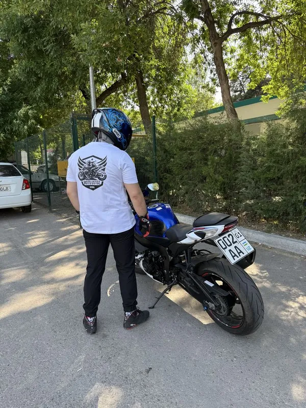 Продается мотоцикл Suzuki gsxr 600 5 Продается мотоцикл Suzuki gsxr 600 5