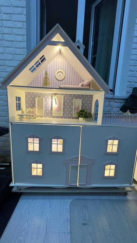 Домик для кукол с подсветкой и мебелью от Lifehouse — фото 1