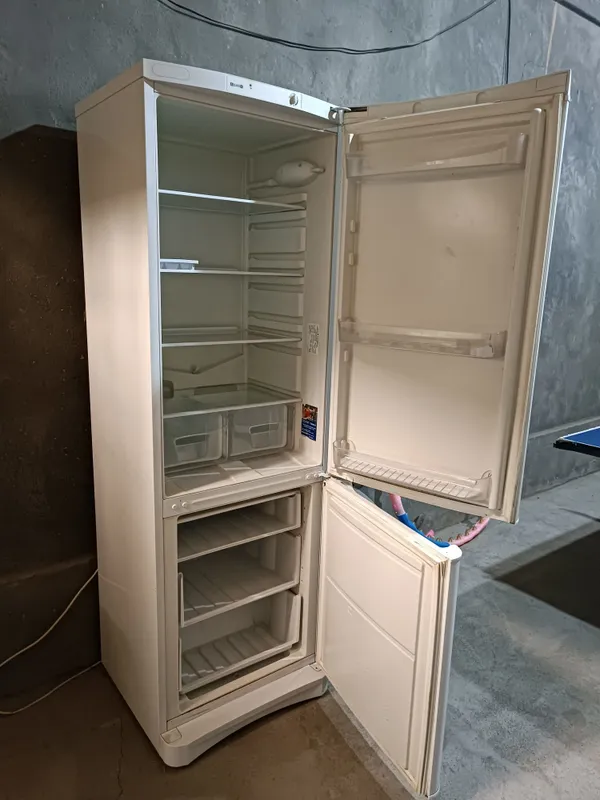 Muzlatgich indesit 3 Muzlatgich indesit 3