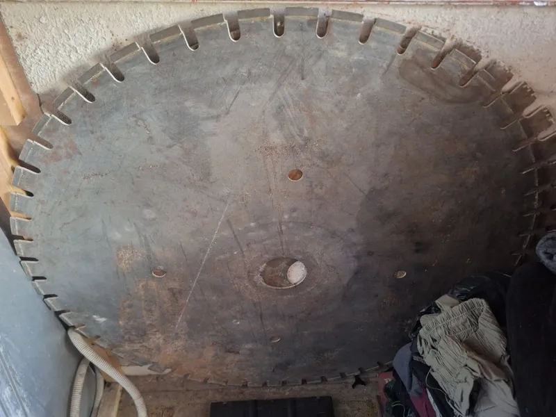 Almazni disk sotiladi 1 metirli 1
